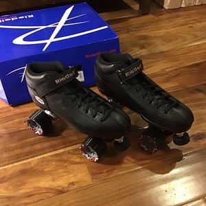 Riedell R3 roller skates